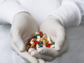 Минпромторг предлагает ограничить госзакупки импортных лекарств
