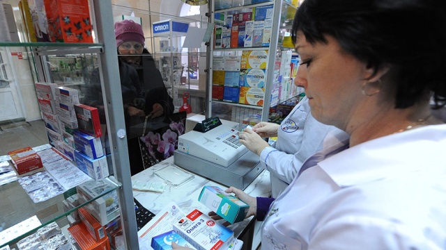 Прокуроры и депутаты проверят цены в московских аптеках