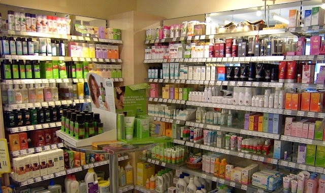 DSM Group: Потребители стали реже покупать косметику в аптеках